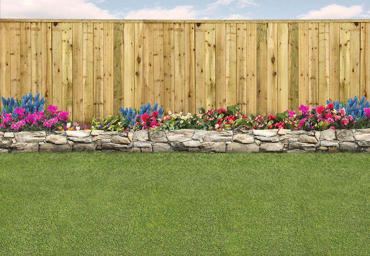 Evergrass Viridian Turf 91 oz, installed in a fenced backyard (image: MSI) | SKU LTRFRVIR15X100-45MM91OZ